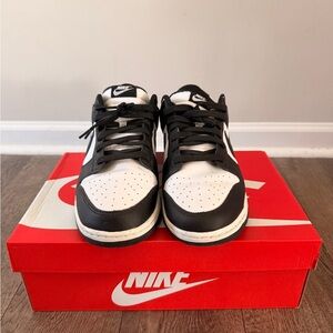 Nike Men's Black and White